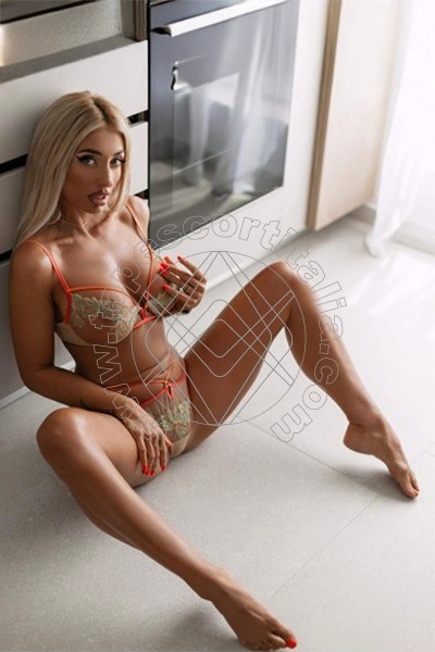Foto 22 di Nadia escort Pesaro
