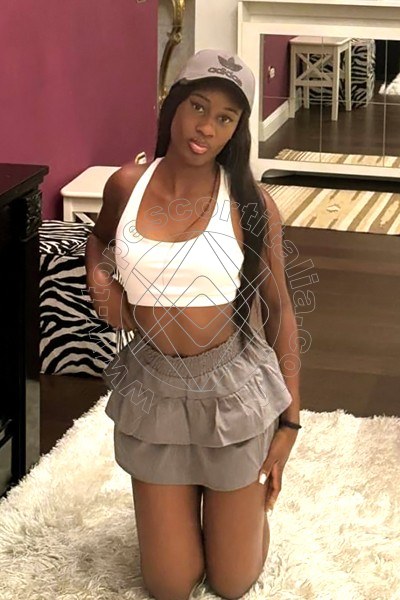 Foto 1 di Thiana escort Milano