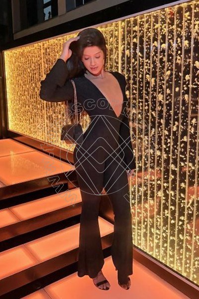 Foto 15 di Thays cavallari escort Riccione